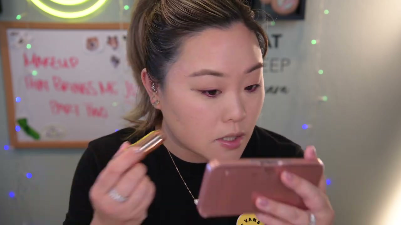 @eatsleepmascara reviewing L'Oreal Paris Lumi Bronze Le Stick Soleil Bronzer at 03:34 in a YouTube Shorts video