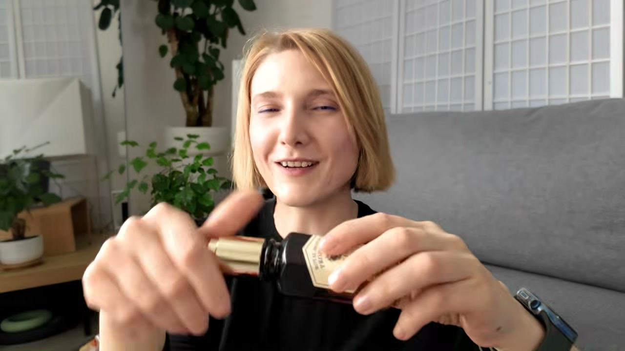 @editbyekat reviewing SKINFOOD Royal Honey Propolis Enrich Essence at 20:23 in a YouTube Shorts video