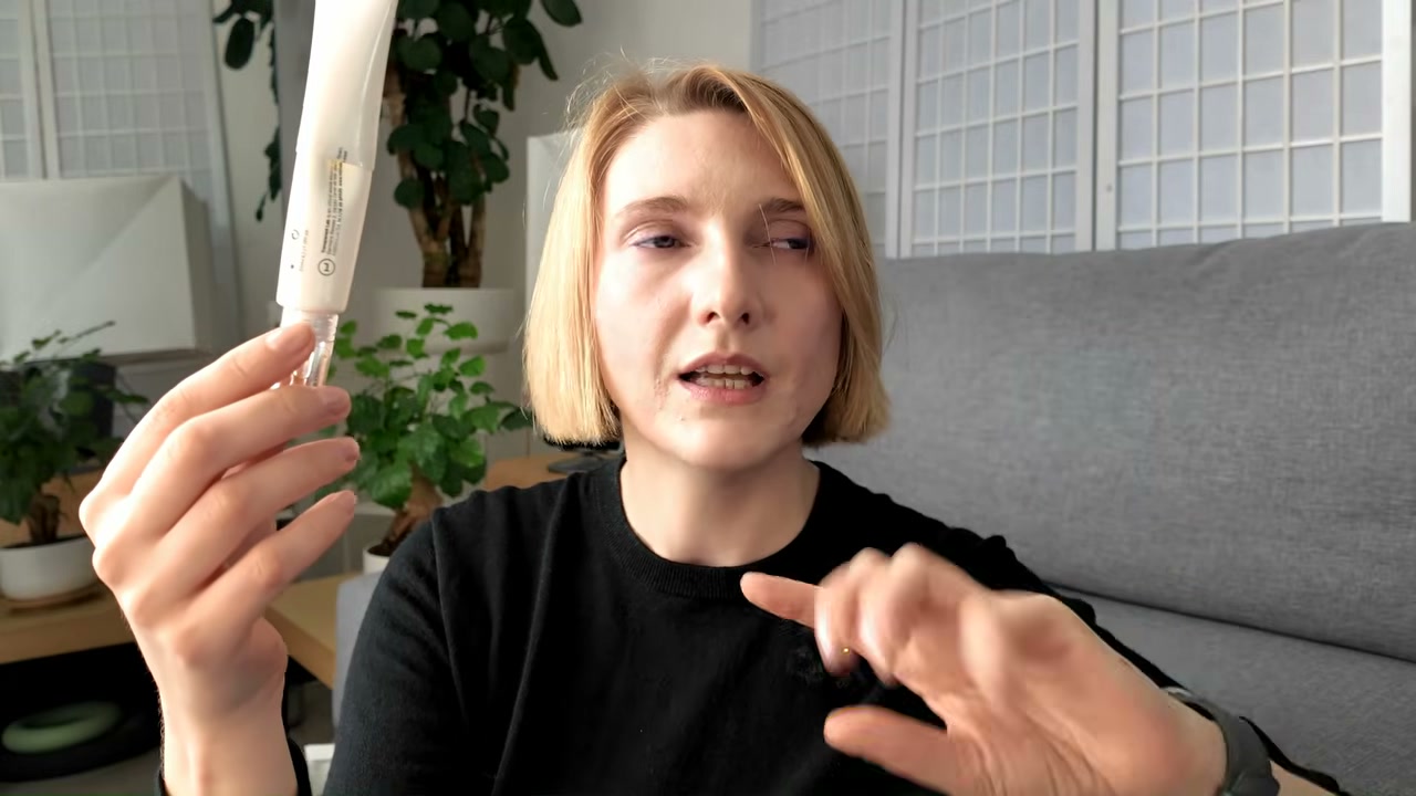 @editbyekat reviewing Transparent Lab PIH Sun Spot Fading Treatment at 18:31 in a YouTube Shorts video