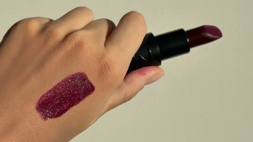 @elenarachitskaya reviewing NARS Explicit Satin Lipstick at 03:21 in a YouTube Shorts video