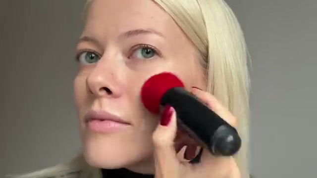 RevitalEssence Skin Glow Foundation SPF 30