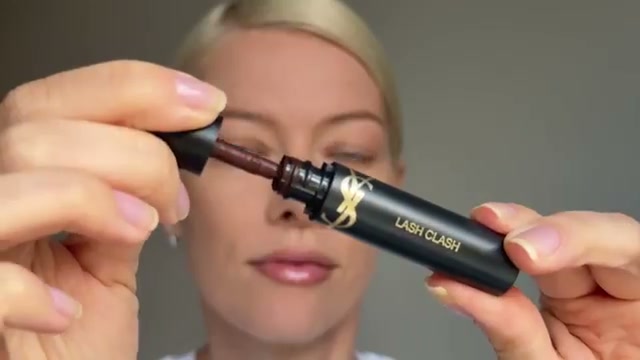@elenarachitskaya reviewing Yves Saint Laurent Lash Clash Extreme Volume Mascara at 09:33 in a YouTube Shorts video