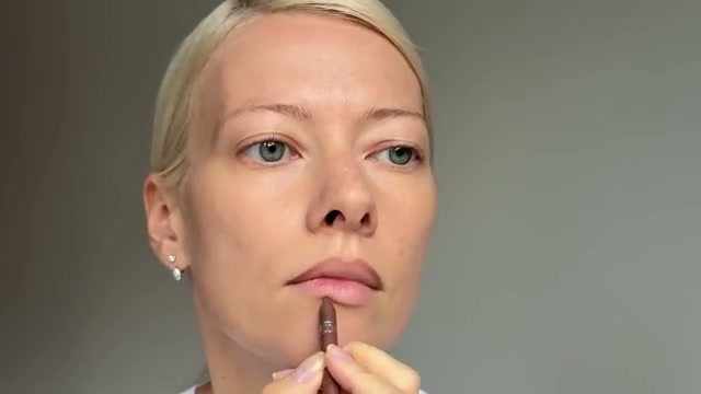 @elenarachitskaya reviewing Yves Saint Laurent Lovenude Kiss Shaper Lip Liner at 04:20 in a YouTube Shorts video
