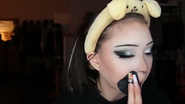 @elm0zwrldyt reviewing Essence Flawless Skin Trio Loose Setting Powder at 18:03 in a YouTube Shorts video