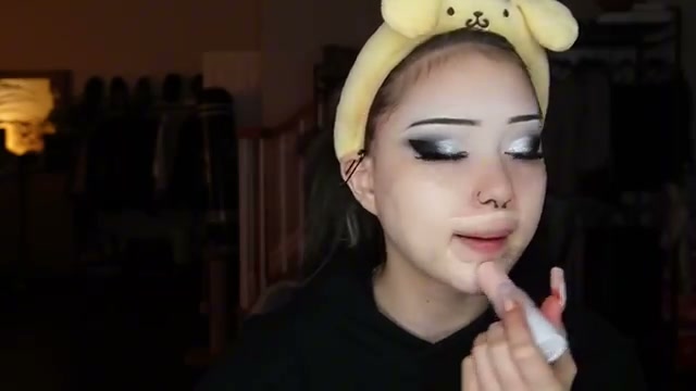 @elm0zwrldyt reviewing Essence Foundation Stick at 11:01 in a YouTube Shorts video