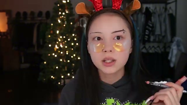 @elm0zwrldyt reviewing L.A. Colors Brow Pencil at 07:33 in a YouTube Shorts video