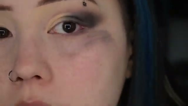 @elm0zwrldyt reviewing L.A. Colors Nude Palette at 12:04 in a YouTube Shorts video