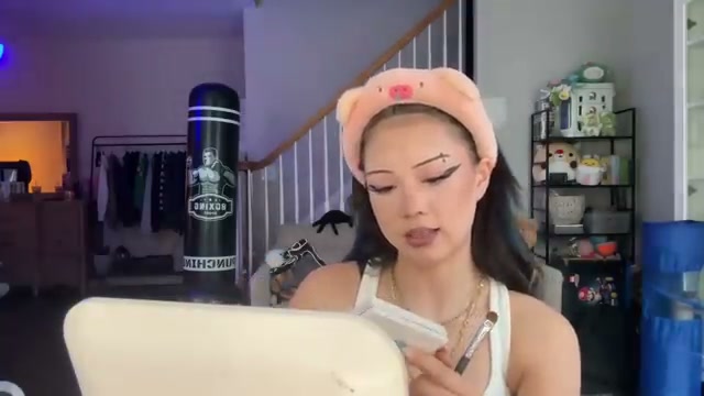 @elm0zwrldyt reviewing MAKEUP BY MARIO Eyeshadow Palette at 23:41 in a YouTube Shorts video