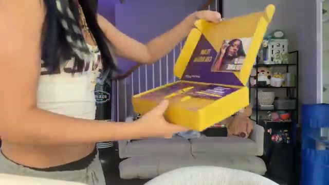 @elm0zwrldyt reviewing Maybelline Colossal Mascara at 18:29 in a YouTube Shorts video
