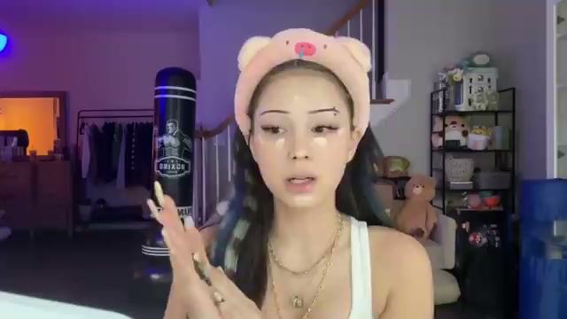 @elm0zwrldyt reviewing Patrick Ta Cream Contour at 08:13 in a YouTube Shorts video