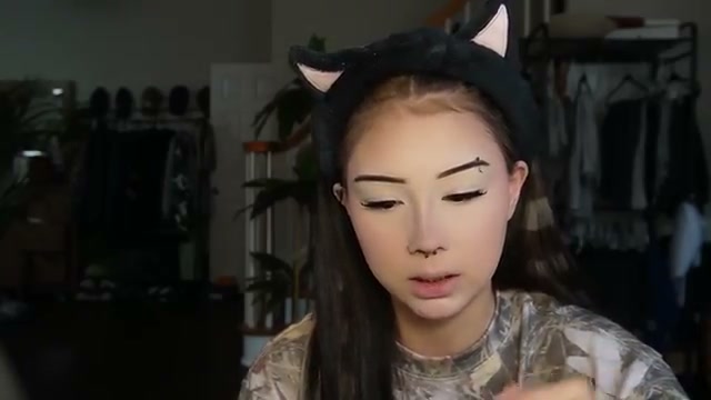 @elm0zwrldyt reviewing Physicians Formula Murumuru Butter Bronzer at 19:05 in a YouTube Shorts video