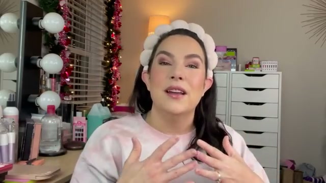 @emilynoel83 reviewing Aussie Miracle Volume Shampoo at 03:26 in a YouTube Shorts video