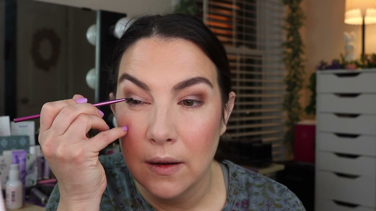 @emilynoel83 reviewing Bobbi Brown Long-Wear Gel Eyeliner at 21:49 in a YouTube Shorts video