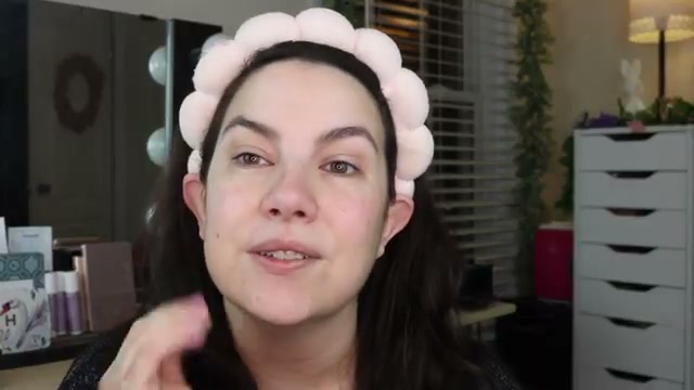 @emilynoel83 reviewing Catrice Extreme Blur Mattifying Primer at 04:36 in a YouTube Shorts video