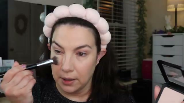 @emilynoel83 reviewing Catrice Soft Blur Matte Airbrush Powder at 09:28 in a YouTube Shorts video