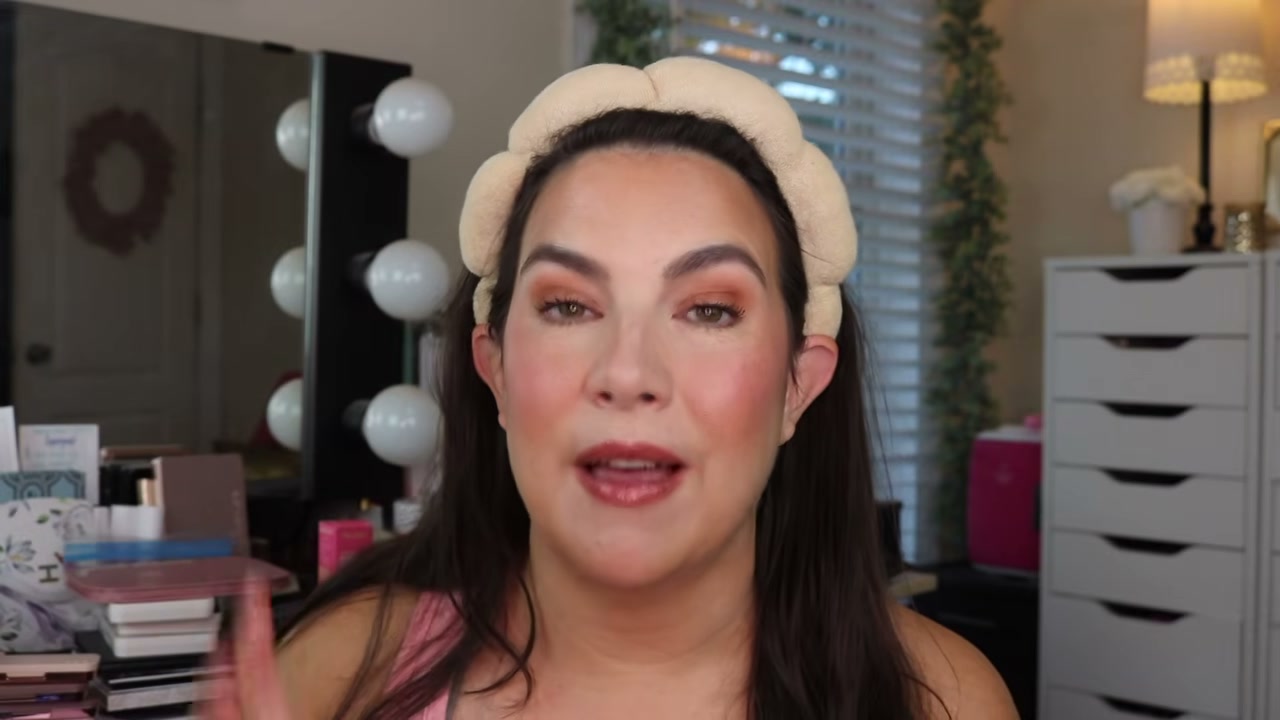 @emilynoel83 reviewing Coty Airspun Loose Powder at 04:26 in a YouTube Shorts video