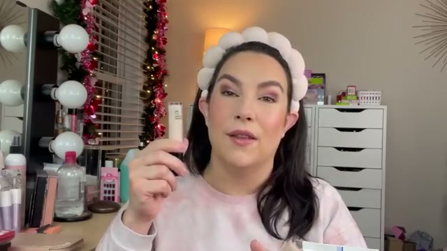 @emilynoel83 reviewing e.l.f. Cosmetics Camo Concealer at 08:30 in a YouTube Shorts video