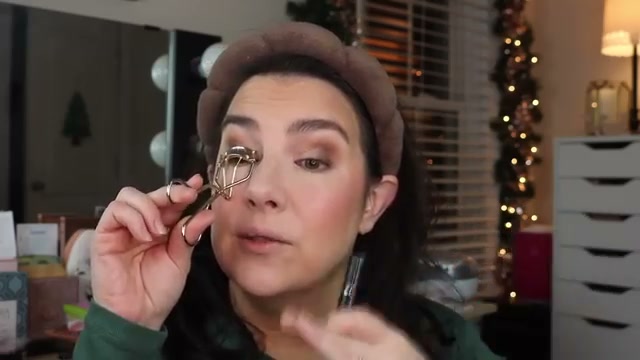 @emilynoel83 reviewing e.l.f. Cosmetics Lash XTNDR Mascara at 14:29 in a YouTube Shorts video