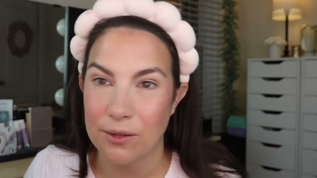 @emilynoel83 reviewing Essence Fix & Last 18 Hr. Setting Spray at 12:51 in a YouTube Shorts video