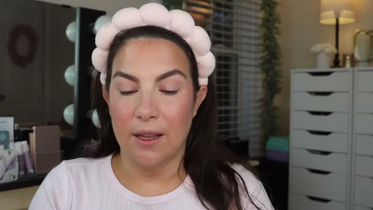 @emilynoel83 reviewing Essence Mono Eyeshadow at 16:00 in a YouTube Shorts video