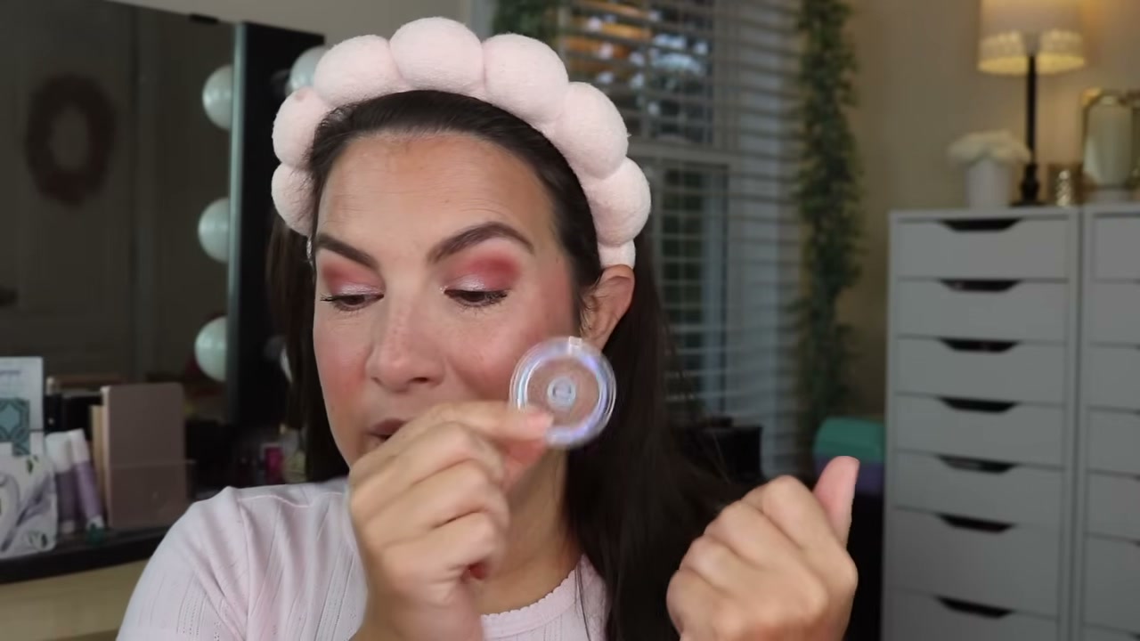 @emilynoel83 reviewing Essence Prime Like a Pro Eyeshadow Base at 25:37 in a YouTube Shorts video