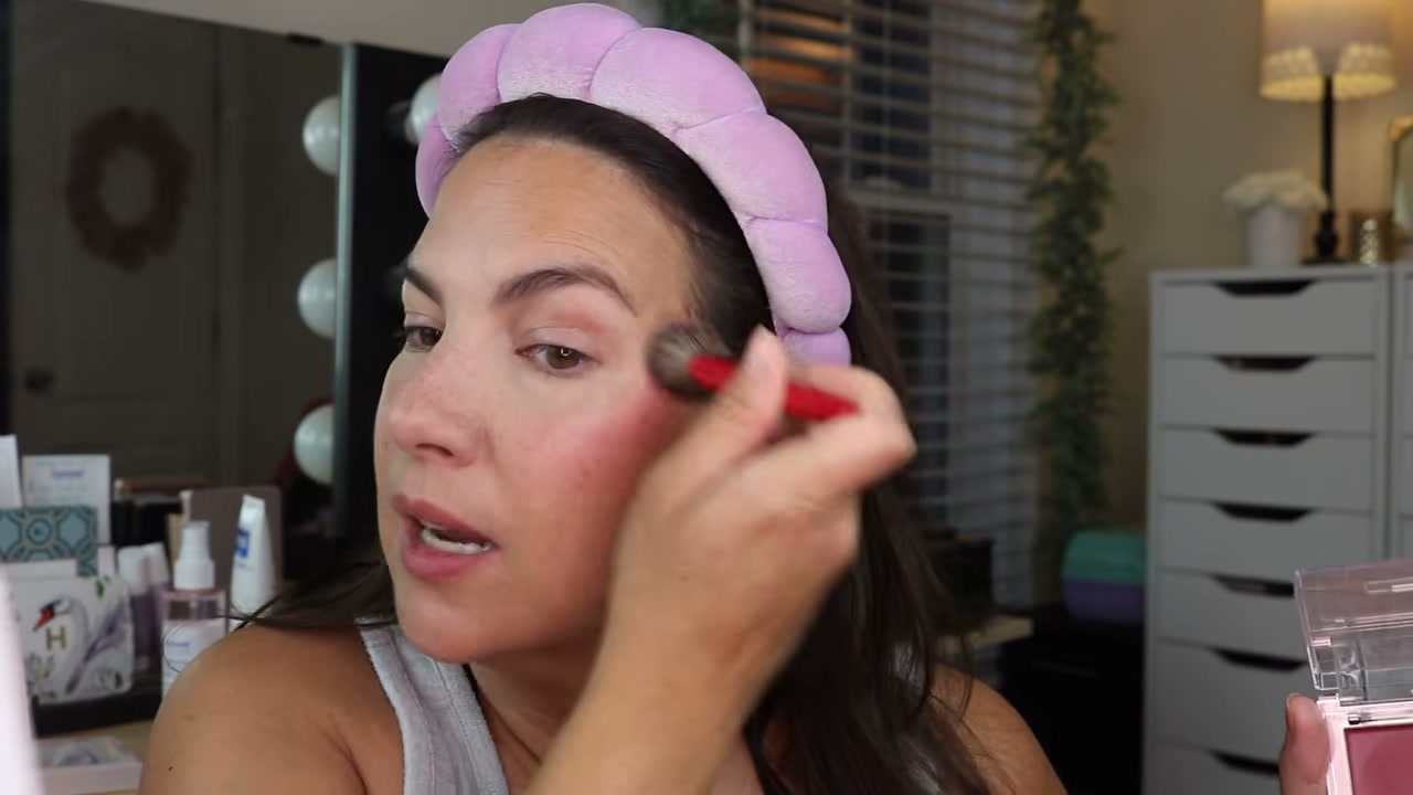 @emilynoel83 reviewing Hard Candy Blush on Lock Duo at 09:54 in a YouTube Shorts video