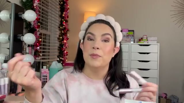 @emilynoel83 reviewing IONI Cosmetics Everlasting Lash Glue at 09:39 in a YouTube Shorts video