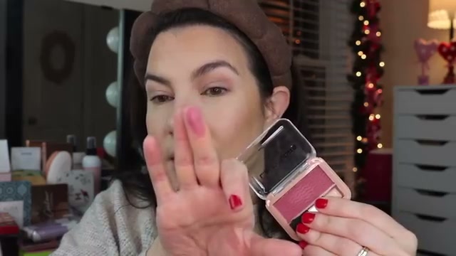 @emilynoel83 reviewing L.A. Colors Blush at 09:00 in a YouTube Shorts video