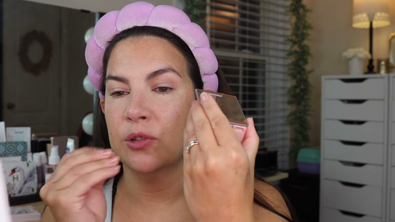 @emilynoel83 reviewing L.A. Colors Sculpting Duo at 07:46 in a YouTube Shorts video