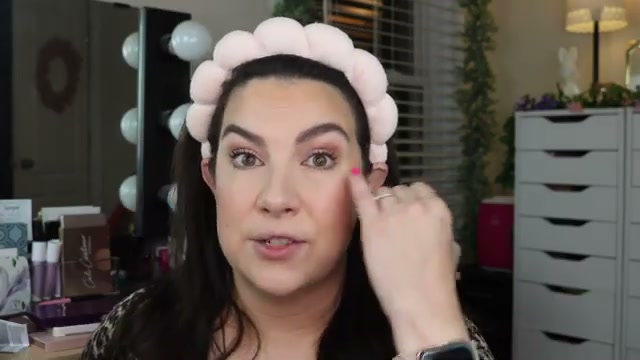 emilynoel83 mentioning L'Oréal Brown Abyss at 05:03 in their YouTube video