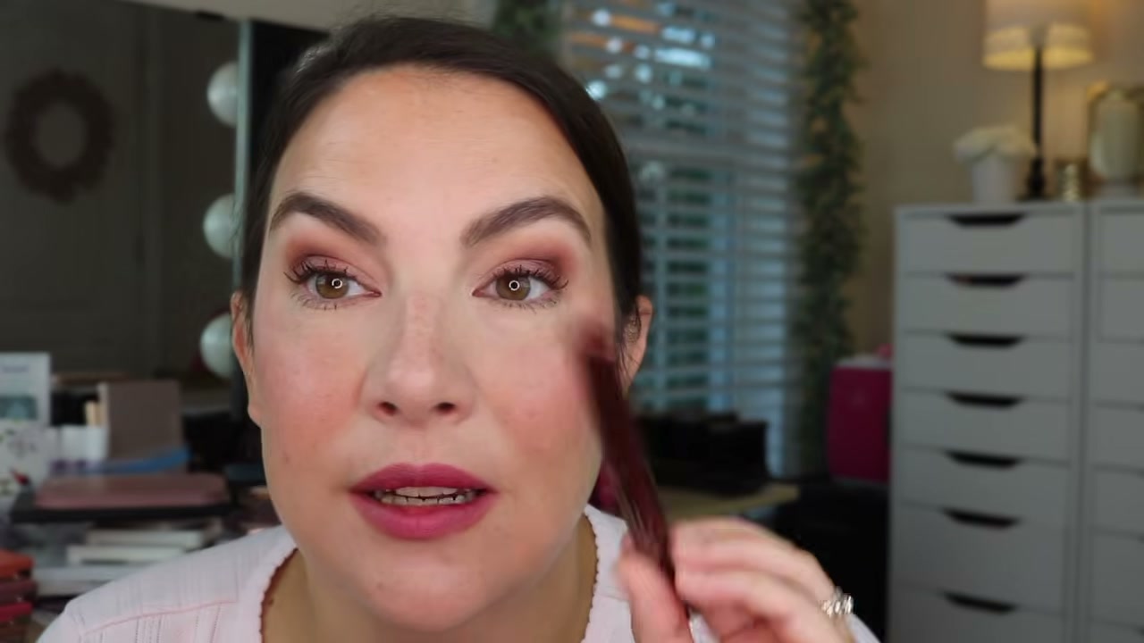 @emilynoel83 reviewing L'Oreal Paris Le Shadow Stick (smoky) at 11:17 in a YouTube Shorts video