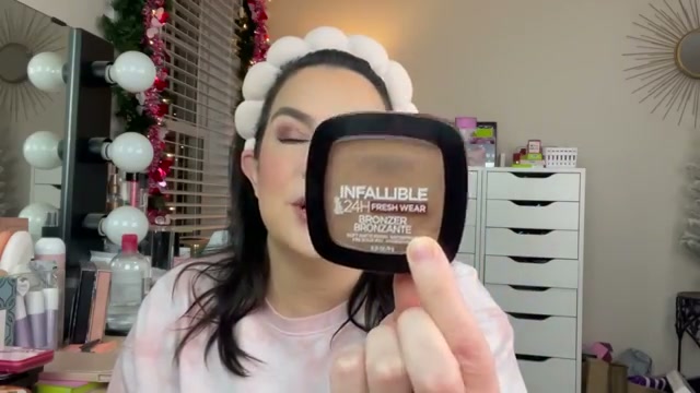 @emilynoel83 reviewing L'oreal Infallible Fresh Wear Bronzer at 01:23 in a YouTube Shorts video