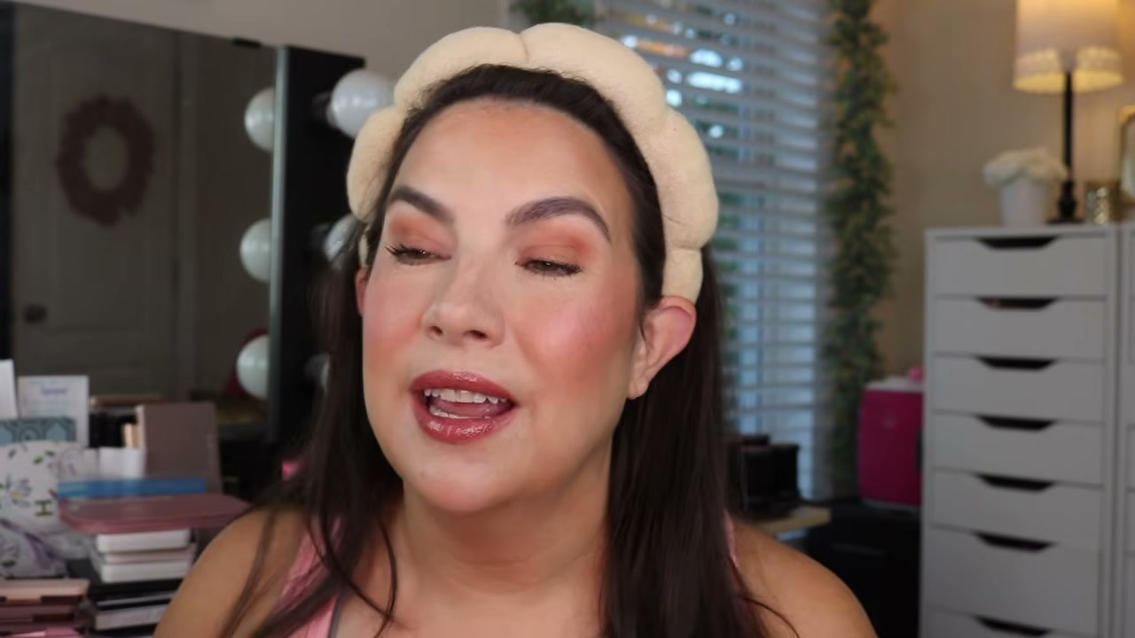 @emilynoel83 reviewing Laura Geller Baked Bronze N Brighten at 05:00 in a YouTube Shorts video