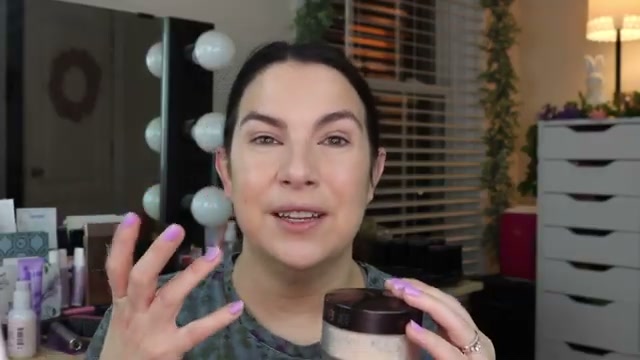 @emilynoel83 reviewing Laura Mercier Translucent Loose Setting Powder at 05:55 in a YouTube Shorts video