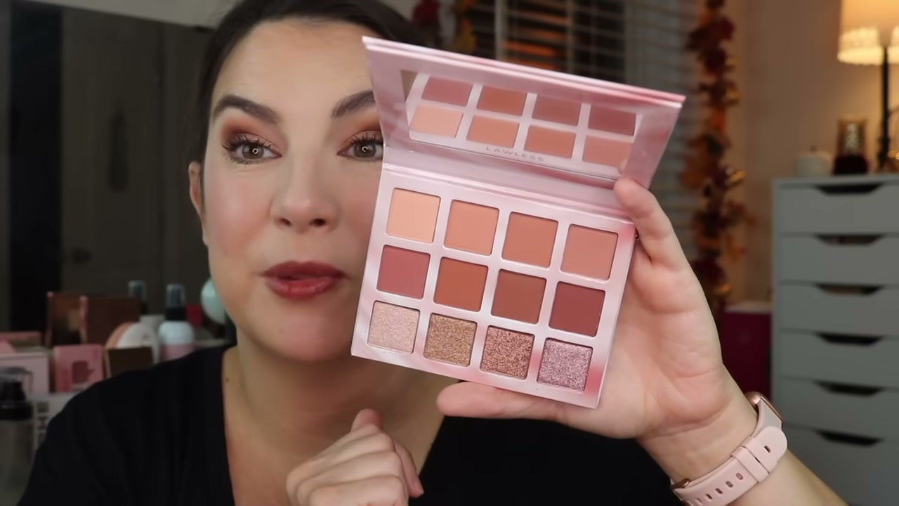 The Dreamy Daisy Eyeshadow Palette