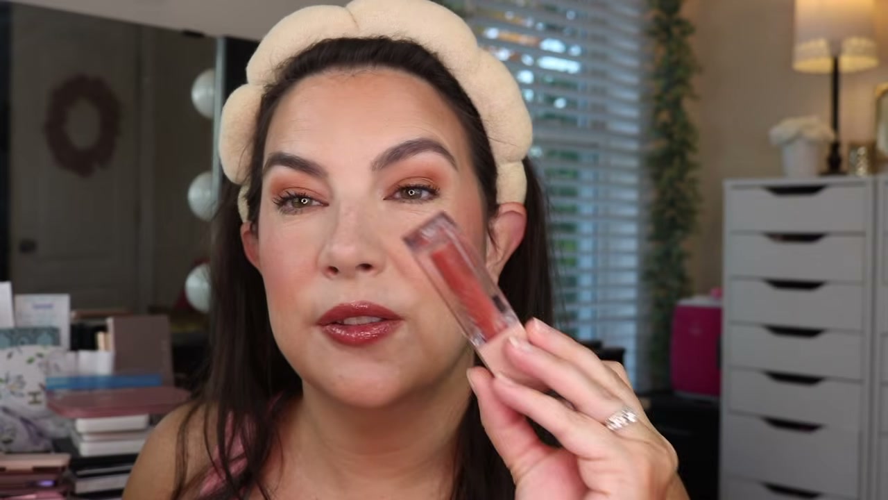 @emilynoel83 reviewing Maybelline Lifter Gloss at 06:01 in a YouTube Shorts video