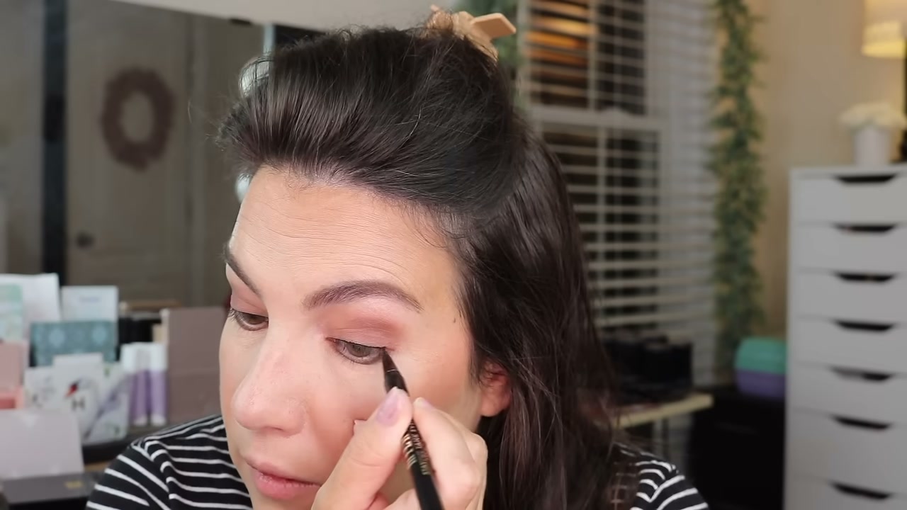 @emilynoel83 reviewing Milani Stay Put Tank Liner Pen at 08:08 in a YouTube Shorts video