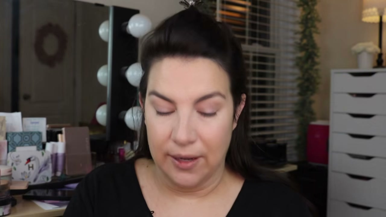 @emilynoel83 reviewing Morphe Bake & Set Loose Powder at 05:47 in a YouTube Shorts video