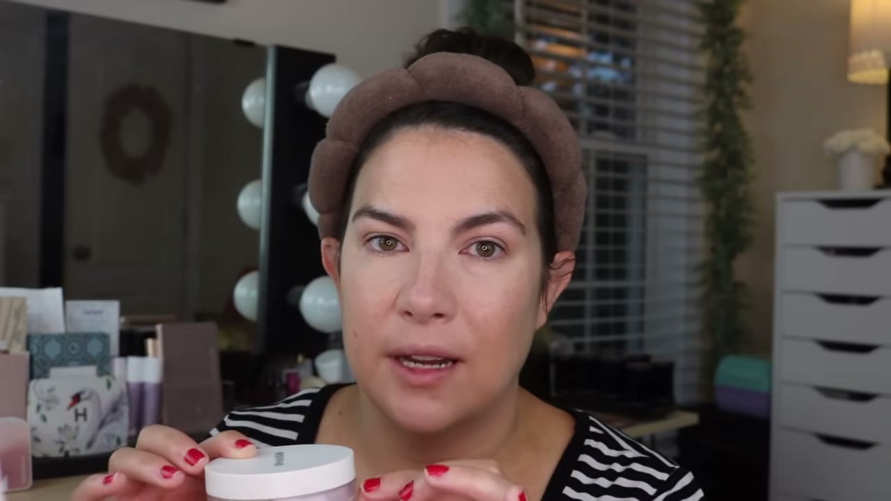 @emilynoel83 reviewing Morphe Bright Balance Bake and Set at 04:33 in a YouTube Shorts video