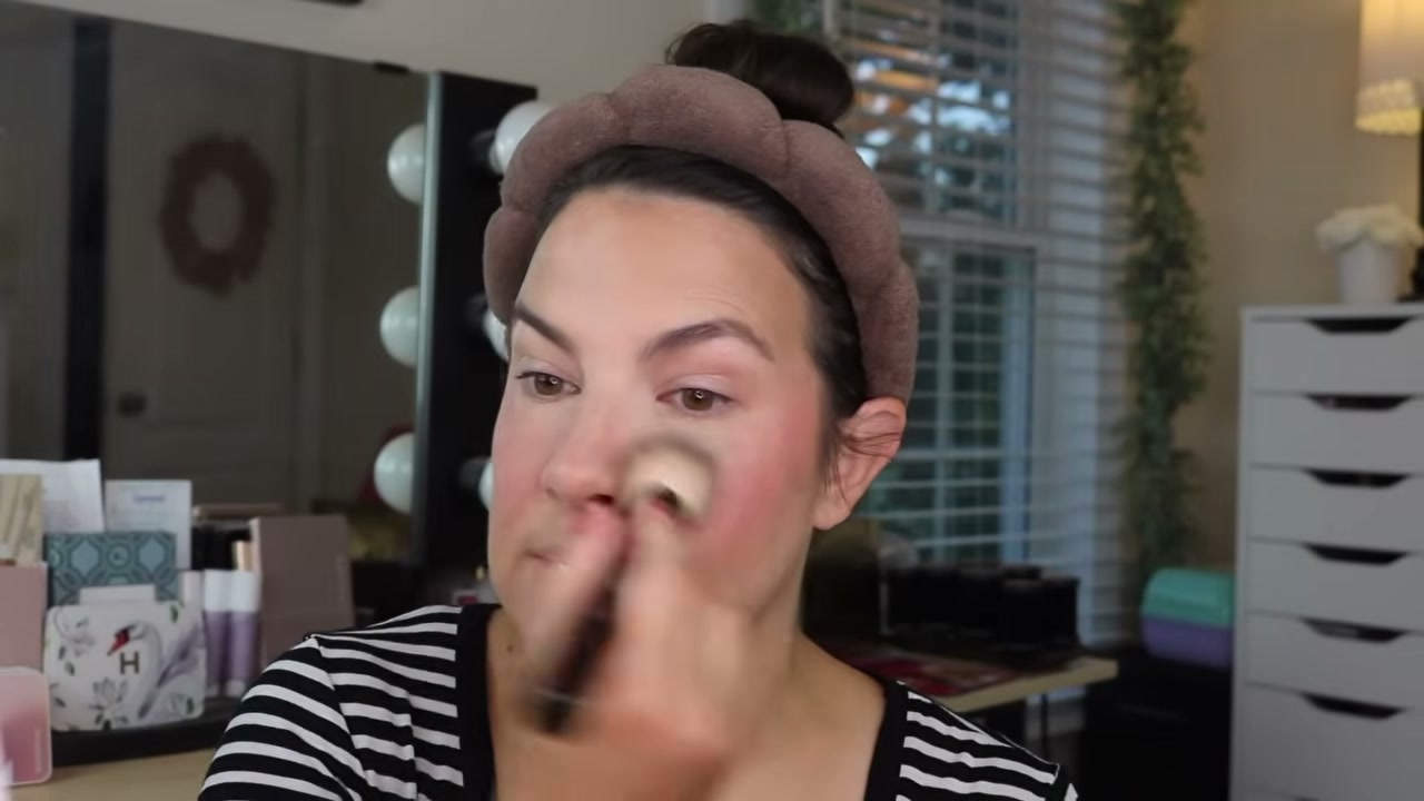 @emilynoel83 reviewing Morphe Cloudlight Soft Glow Veil Powder at 12:03 in a YouTube Shorts video