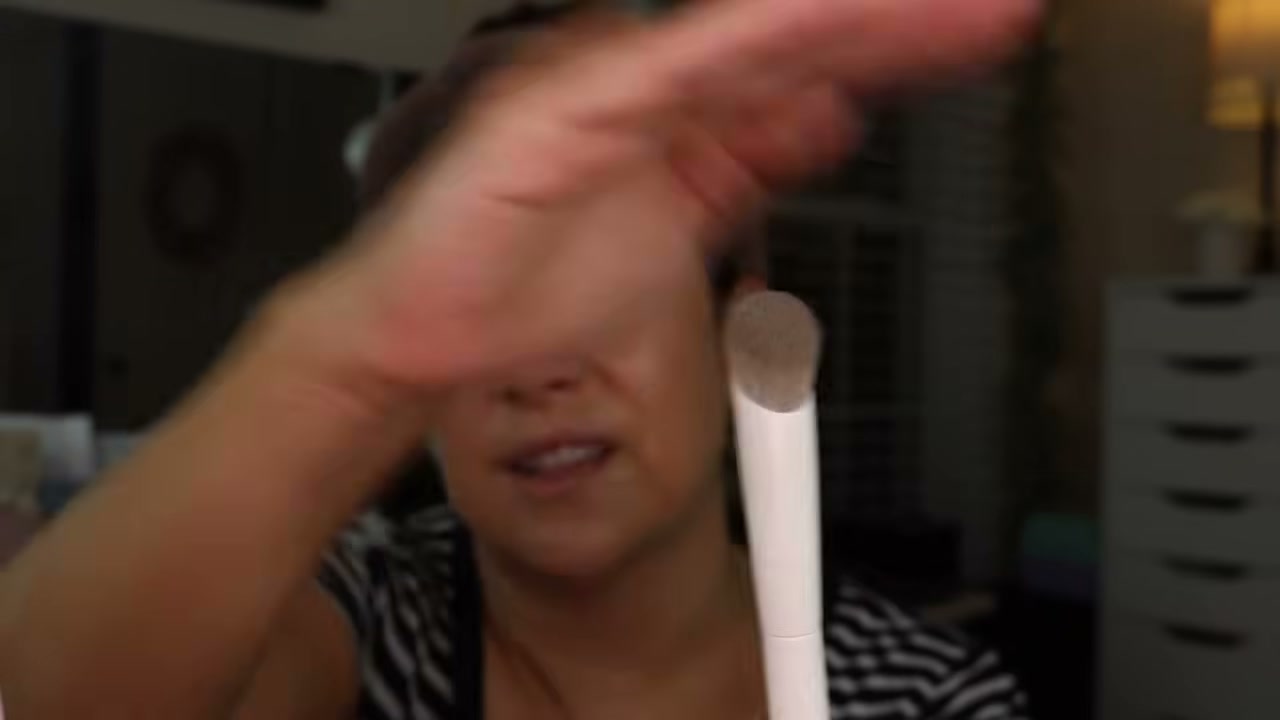 @emilynoel83 reviewing Morphe M132 Concealer Brush at 02:26 in a YouTube Shorts video