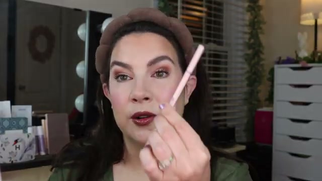 emilynoel83 mentioning Morphe Micro Manager Gripping Brow Gel at 09:16 in their YouTube video