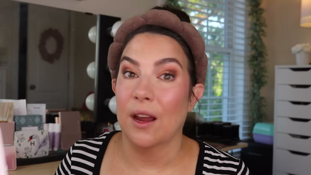 @emilynoel83 reviewing Morphe Signature Lip Pencil at 28:55 in a YouTube Shorts video