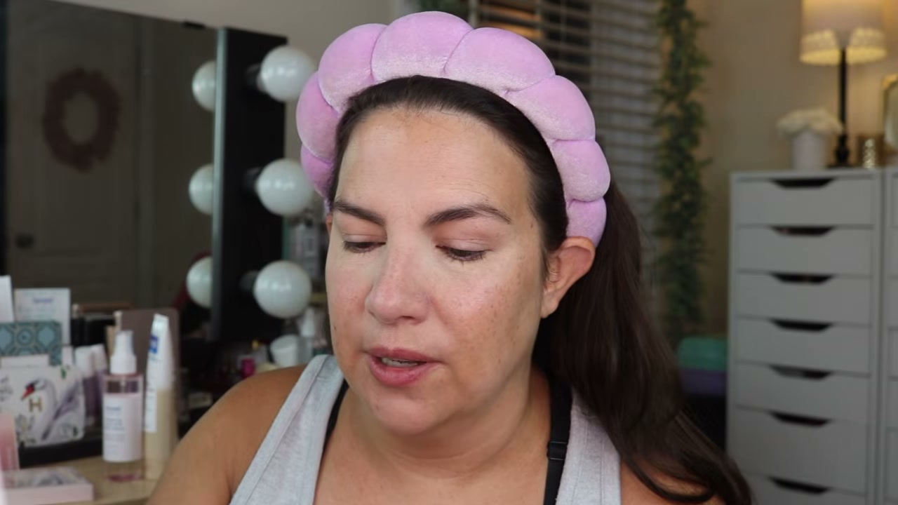 @emilynoel83 reviewing Morphe Undereye Bullet Brush at 06:00 in a YouTube Shorts video