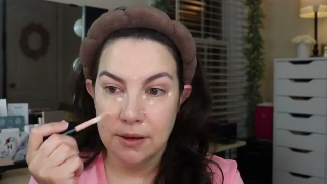 emilynoel83 mentioning Revlon Colorstay Flex Wear Concealer at 01:44 in their YouTube video