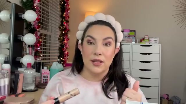 @emilynoel83 reviewing Revlon Colorstay Flex Wear Concealer at 08:53 in a YouTube Shorts video