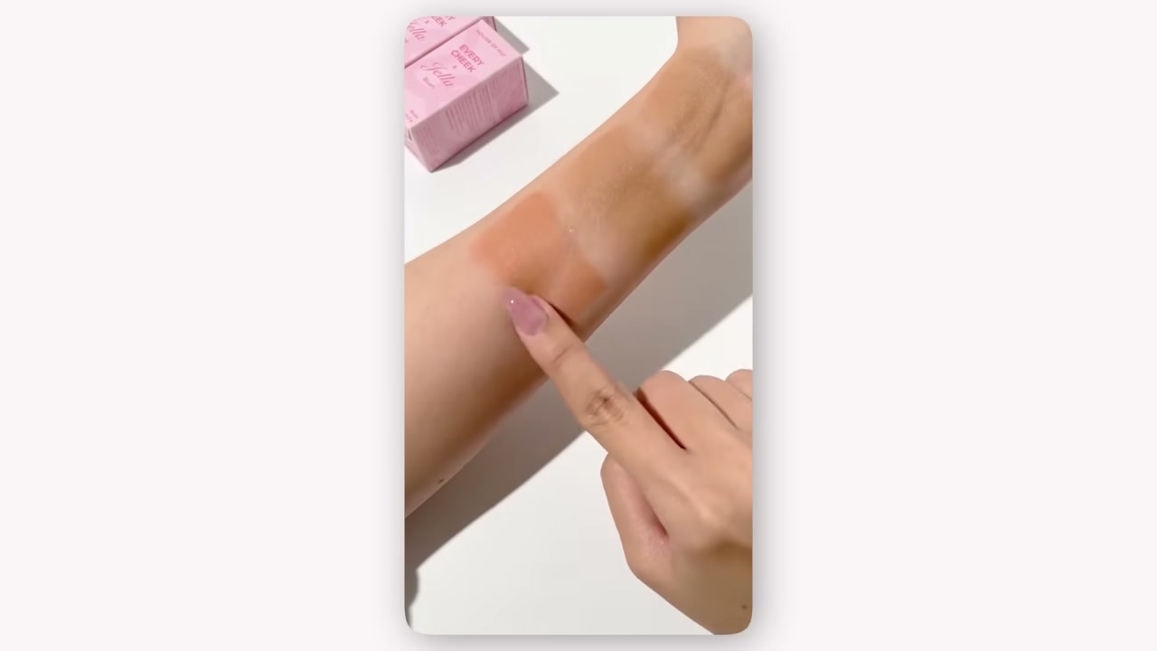 @euniunni reviewing House of HUR Every Cheek Blush at 10:52 in a YouTube Shorts video