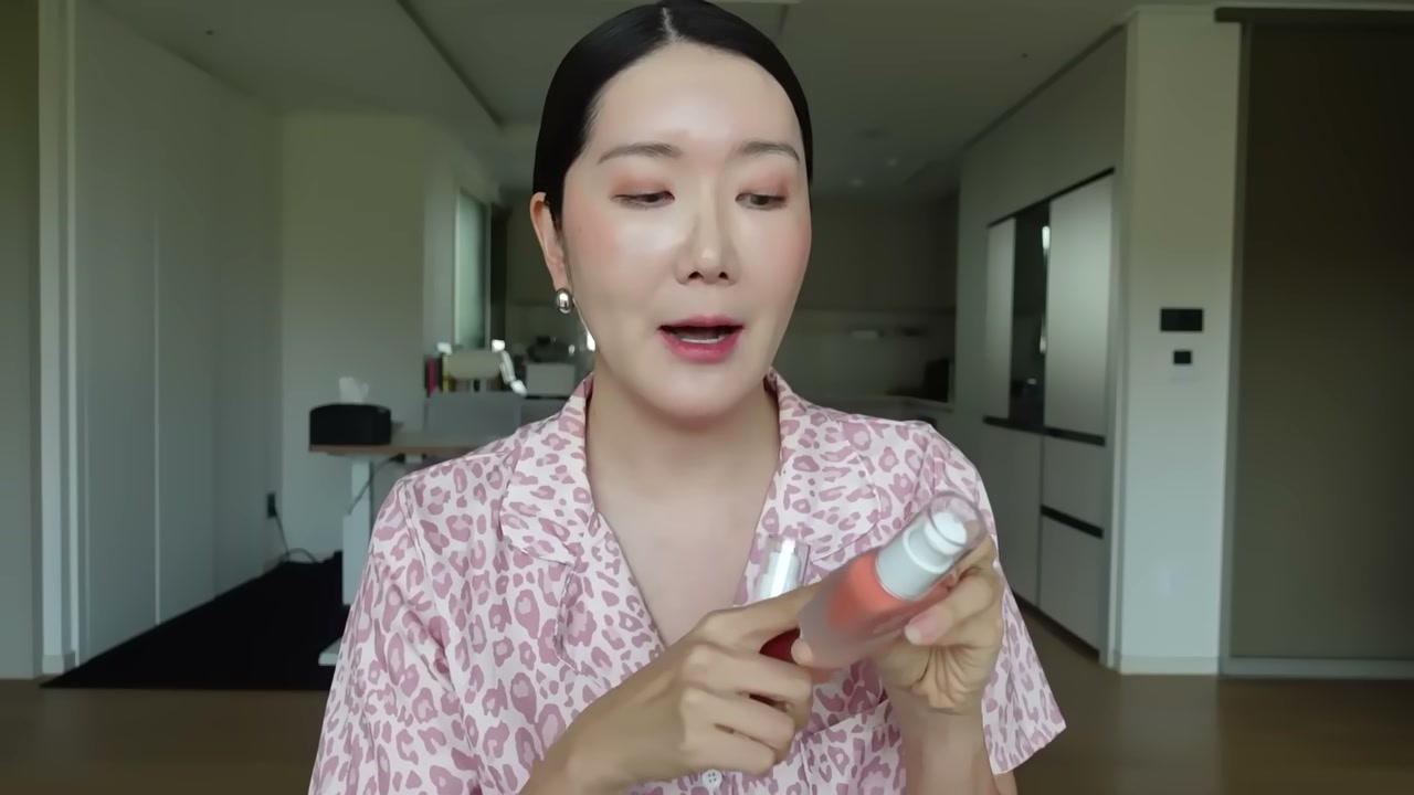 @euniunni reviewing House of HUR Moist Ampoule Blusher at 11:36 in a YouTube Shorts video