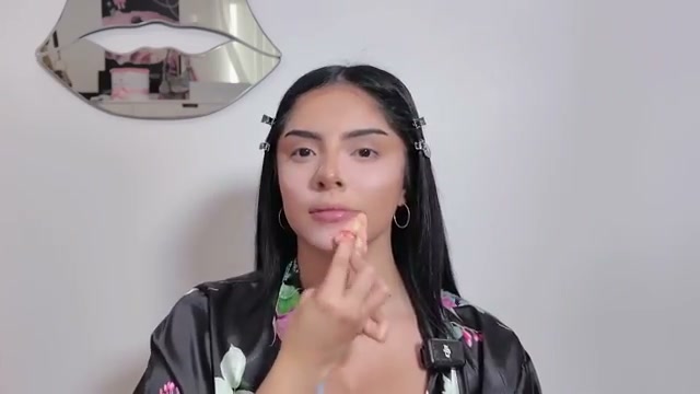 _evess mentioning Wet n Wild Photo Focus Loose Setting Powder at 13:34 in their YouTube video