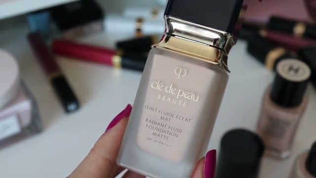 @frenchforaday reviewing Clé de Peau Beauté Radiant Fluid Foundation Matte at 18:35 in a YouTube Shorts video